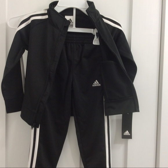 Girls ADIDAS Track Suit - Picture 2 of 8